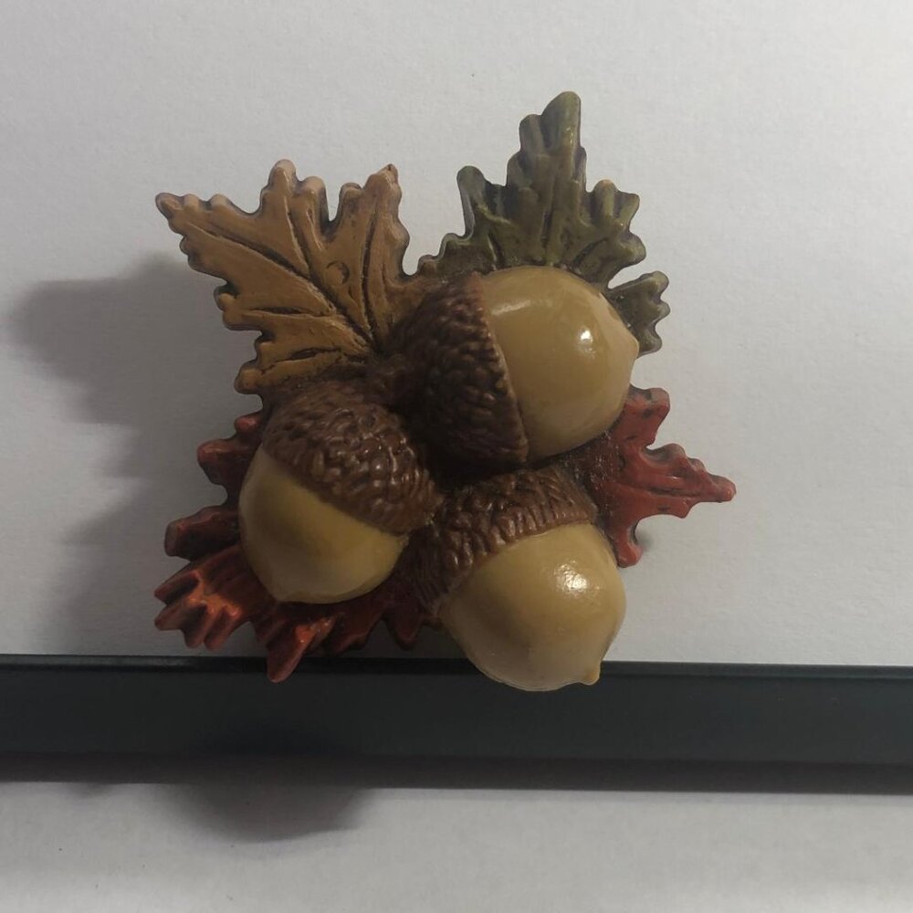 Vintage Hallmark Lapel Pin Thanksgiving Fall Autumn Acorns & Oak Leaves Brooch